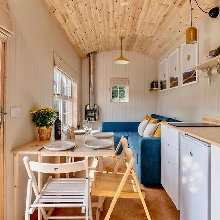 Enchanting Tiny House With Wood Burner And Hot Tub In Cairngorms Ballater Exterior photo