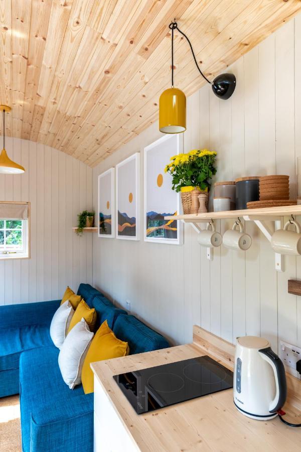 Enchanting Tiny House With Wood Burner And Hot Tub In Cairngorms Ballater Exterior photo
