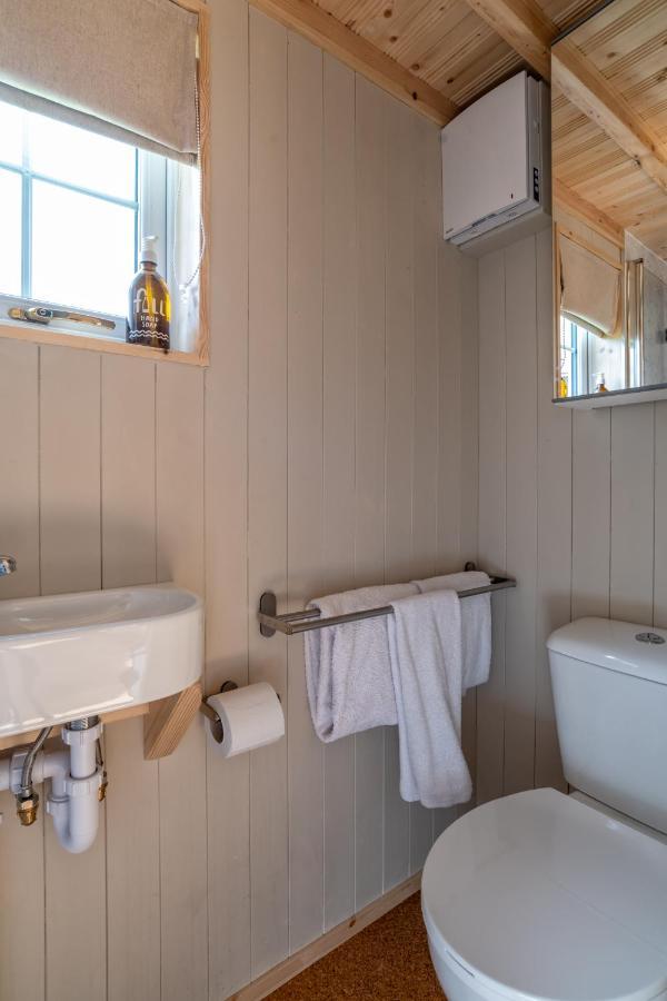 Enchanting Tiny House With Wood Burner And Hot Tub In Cairngorms Ballater Exterior photo